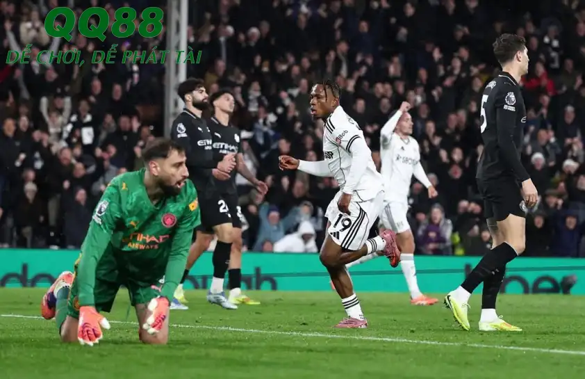 Hàng công Man City chơi tốt còn hàng thủ khá lởm