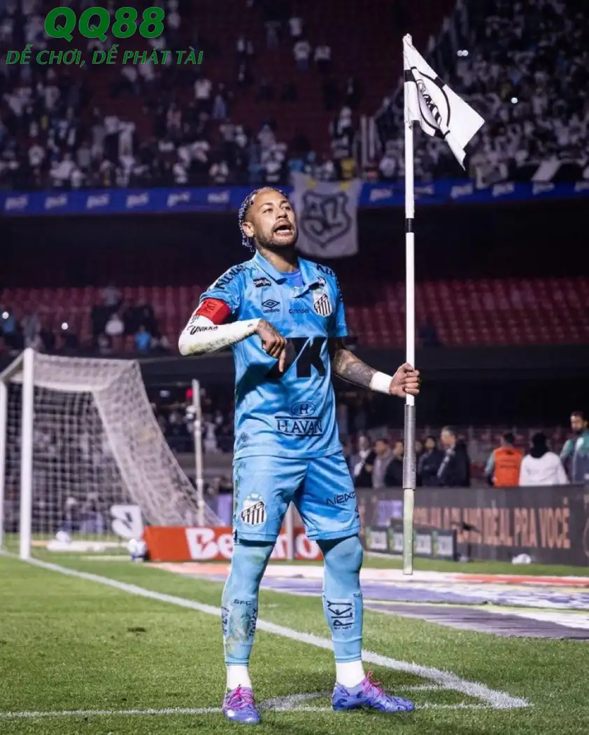 Ngôi sao người Brazil đang chiến đấu đến 'sức cùng lực kiệt' để cứu nguy cho đội bóng tuổi thơ. (Ảnh: Marca)