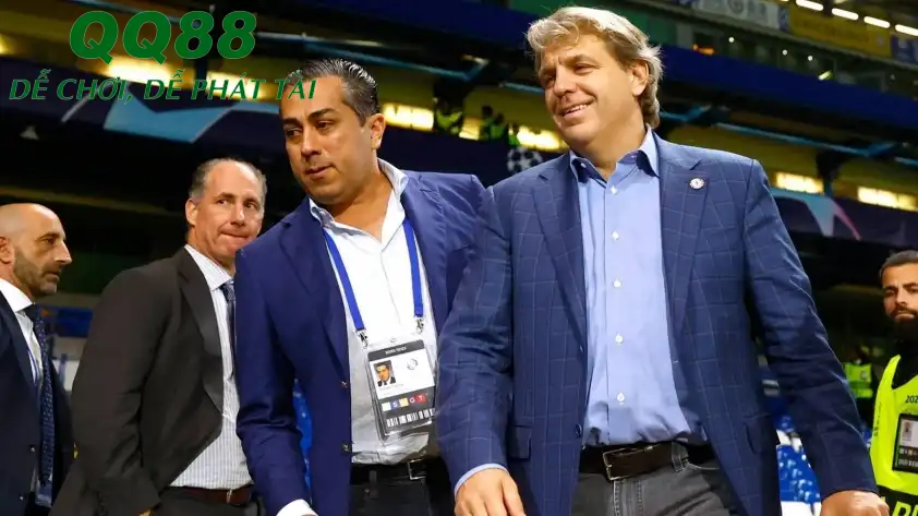 Việc chủ tịch Behdad Eghbali can thiệp quá sâu vào nội bộ các CLB khiến mọi chuyện trở nên hỗn loạn.